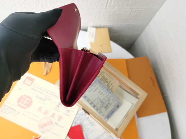 LVコピーウォレット着用イメージ